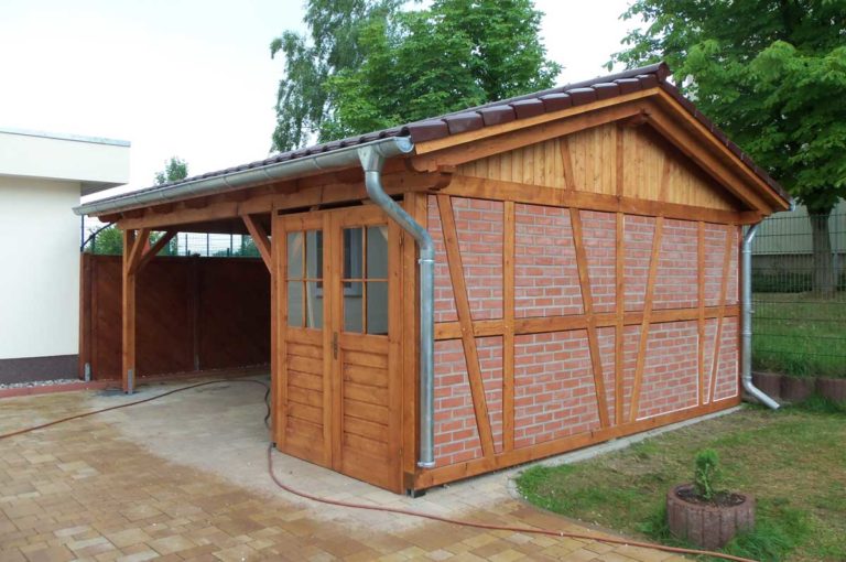 Carport mit Schuppen